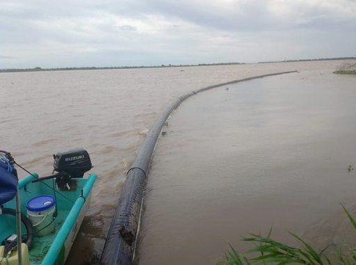Corpamag instala barrera flotante para combatir vegetación invasora en la Ciénaga Grande de Santa Marta