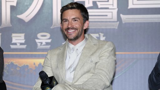 Ator de “Bridgerton”, Jonathan Bailey, anuncia pausa na carreira para se dedicar à filantropia