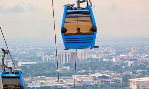 MIO Cable celebra una década de operación y presenta 'El Fénix', un innovador vehículo de mantenimiento