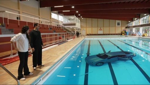 Insolite : une voiture plonge dans la piscine municipale de La Ciotat