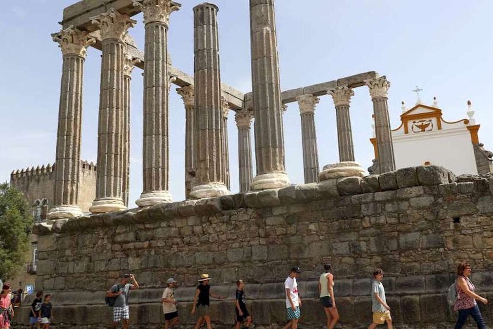 Évora implementa taxa turística e torna-se pioneira no Alentejo