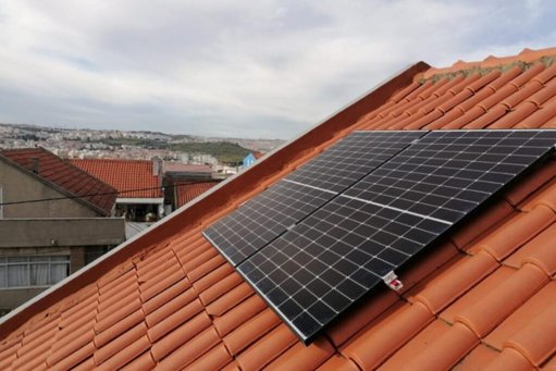 EDP instala painéis solares gratuitos a famílias vulneráveis na Área Metropolitana do Porto