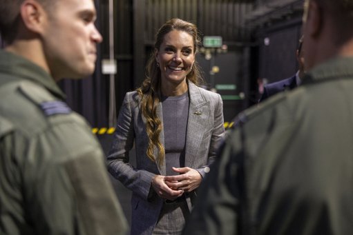 Visita de Kate Middleton à Base da RAF Consolida o Seu Papel Militar
