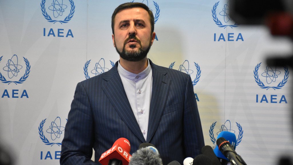 Irão Retoma Conversações Nucleares com Potências Europeias sob Ameaça de Sanções