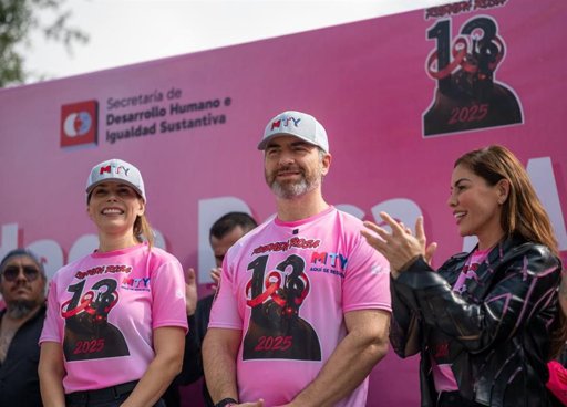 Monterrey se tiñe de rosa con rodada masiva contra el cáncer de mama