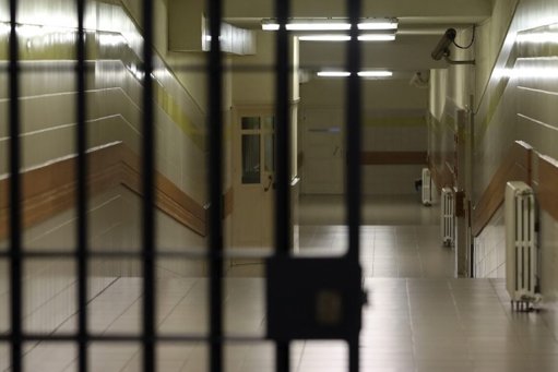 Intruso invade perímetro da prisão de Alcoentre e deixa saco com telemóveis, droga e uma corda