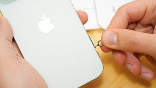 L'iPhone pliable se précise pour 2026 et abandonnerait la carte SIM physique