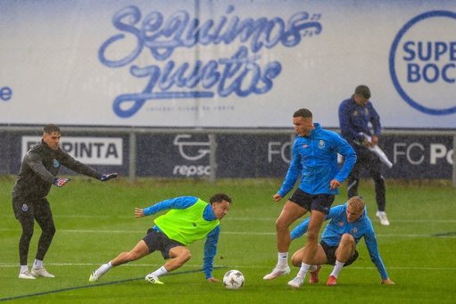 Luuk de Jong em recuperação, mas regresso ao FC Porto só após a pausa internacional