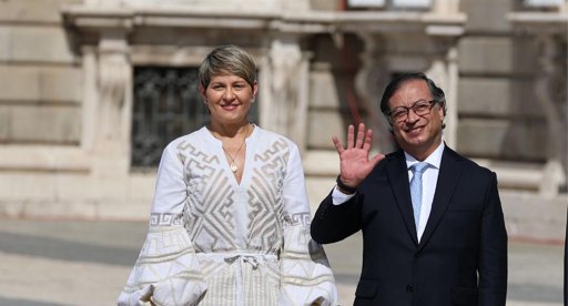 Gustavo Petro defiende a Verónica Alcocer en X ante críticas por su vida en Suecia