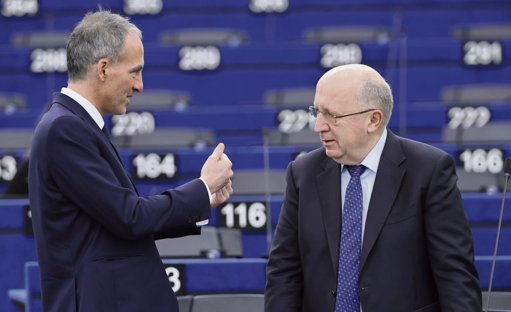 Le débat sur la politique de défense et l'économie de guerre