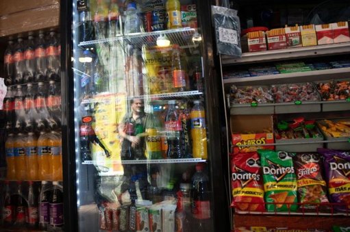 Gobierno propone aumentar impuesto a refrescos y gravar videojuegos violentos