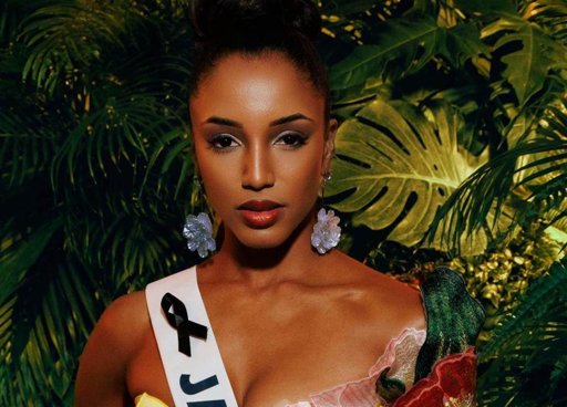 Miss Jamaica permanece en cuidados intensivos tras grave caída en Miss Universo