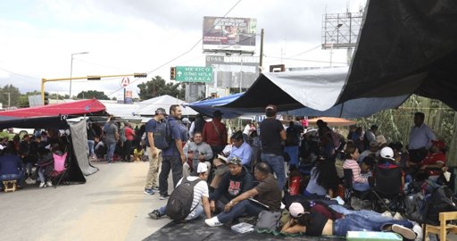 Maestros de la CNTE realizan paro y bloqueos en seis estados