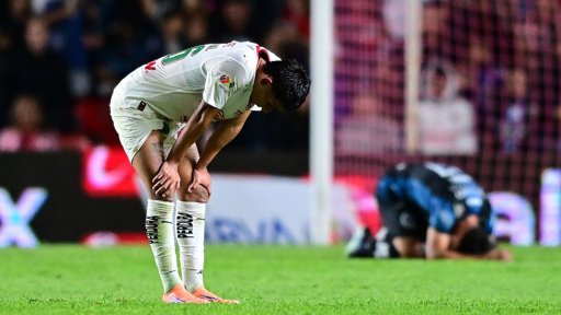 Querétaro frena a Chivas y agrava sus problemas de lesiones