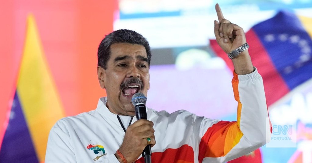 Tensão entre EUA e Venezuela Aumenta com Acusações de Narcotráfico e Recompensa por Maduro