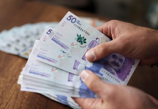 Dólar en Colombia rompe la barrera de los $3.900 y alcanza su nivel más bajo del año