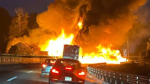 Explosión de pipa en la autopista México-Puebla causa cierre total y caos vial