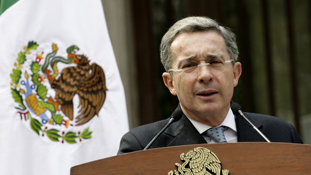 Condenação Histórica do Ex-Presidente Uribe Abala a Colômbia