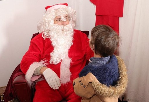 Campanhas de Natal Impulsionam Comércio Local em Diversos Municípios