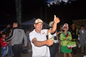 Tradición y Competencia en la Feria del Gallo y la Gallina Ornamental