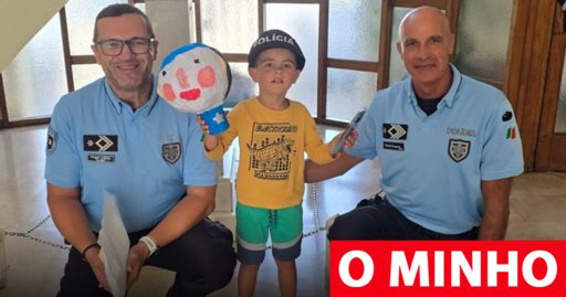 Menino de Três Anos Oferece "Obra de Arte" à PSP de Viana do Castelo