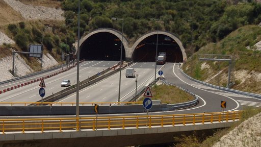 Corte de trânsito no Túnel do Grilo em Lisboa para testes de segurança