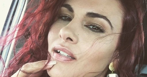 Atriz Débora Ghira Denuncia Bullying a Filho no Benfica