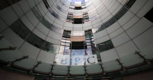 BBC pede desculpas a Trump por edição de vídeo, mas rejeita difamação