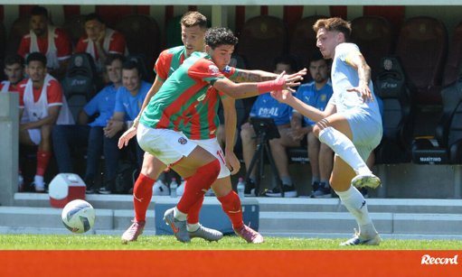 Marítimo e Vizela Empatam em Jogo Agressivo com Duas Expulsões