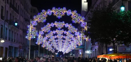 Fête des Lumières 2025 : un succès touristique annoncé sur fond de tensions avec les restaurateurs