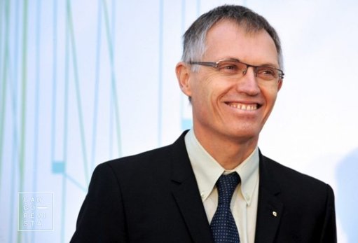 Tarifas alfandegárias pressionam lucros da Tesla apesar de vendas recorde