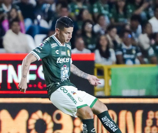 James Rodríguez anota de penalti pero León sufre una dura derrota en casa