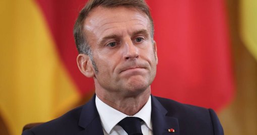 Crise Política em França: Governo de Bayrou Cai e Macron Enfrenta Impasse