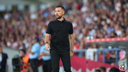 Lesão prolongada de Nehuén Pérez leva FC Porto a ponderar reforço