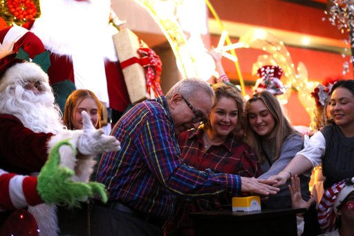 Gobierno de Sinaloa inaugura pista de hielo gratuita en Culiacán