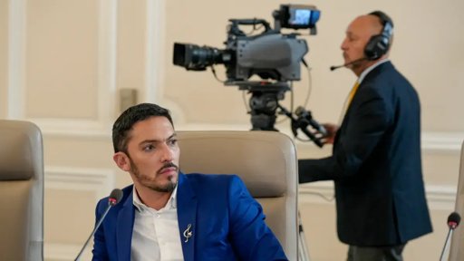 Gobierno maniobra para mantener a Juan Carlos Florián en el Ministerio de la Igualdad