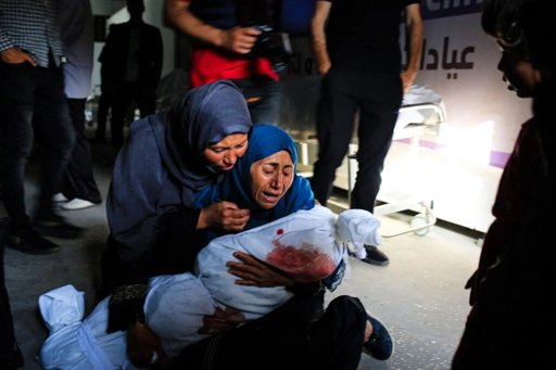 Frappe israélienne sur un camp de déplacés à Rafah : un "massacre" selon les Palestiniens