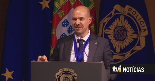 Autoridades alertam para radicalização de jovens online com campanha nacional