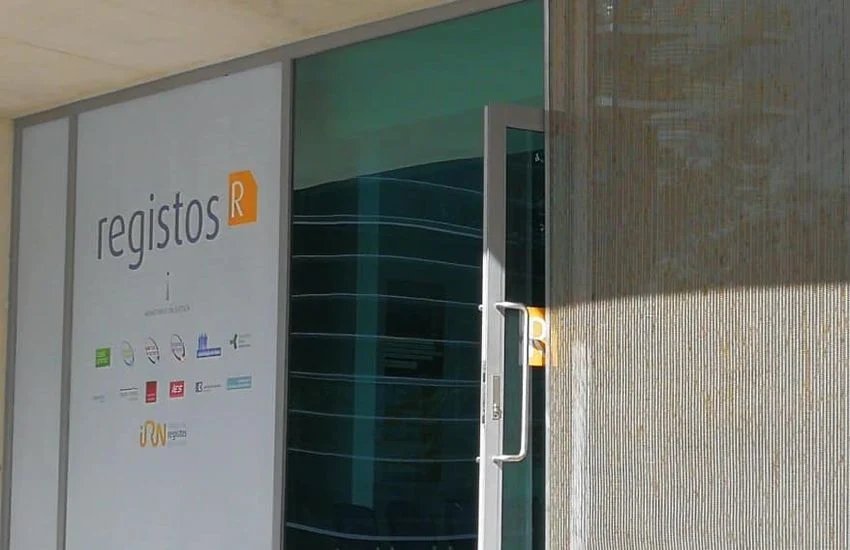 Falhas Críticas no Sistema de Emissão de Passaportes Geram Caos e Protestos