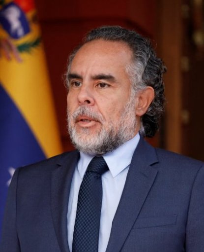 Fiscalía abre indagación preliminar contra el ministro Armando Benedetti por operación inmobiliaria