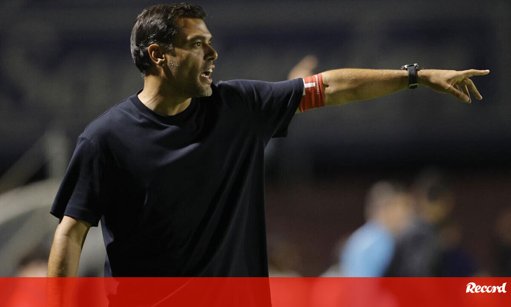 Torreense renova com técnico Vítor Martins até 2027 em plena luta pela subida