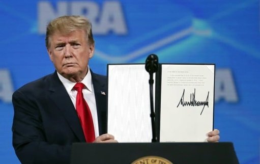 Polémica por Vínculos de Trump con Jeffrey Epstein