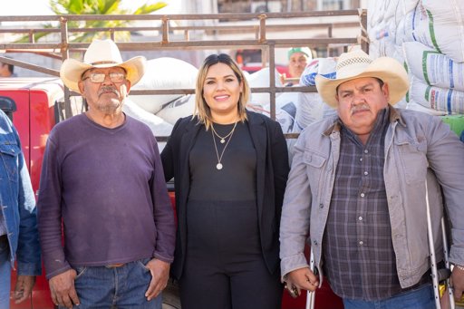 Alcaldesa de Castaños entrega pollinaza subsidiada para apoyar al campo