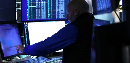 Wall Street termine en nette hausse, portée par l'espoir d'une détente sino-américaine