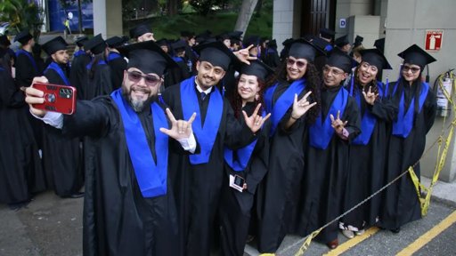 ITM gradúa la primera promoción de intérpretes de Lengua de Señas Colombiana en Medellín
