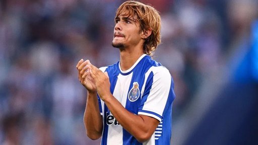 Mialgia na coxa coloca Rodrigo Mora em dúvida no FC Porto