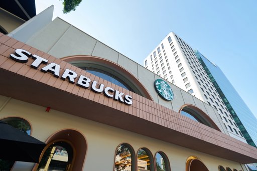Starbucks anuncia reestructuración masiva: cerrará cientos de tiendas y despedirá a 900 empleados