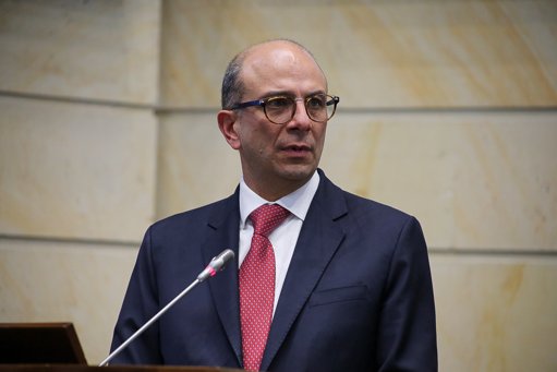 Elección de Carlos Camargo en la Corte Constitucional desata crisis en el gabinete de Petro