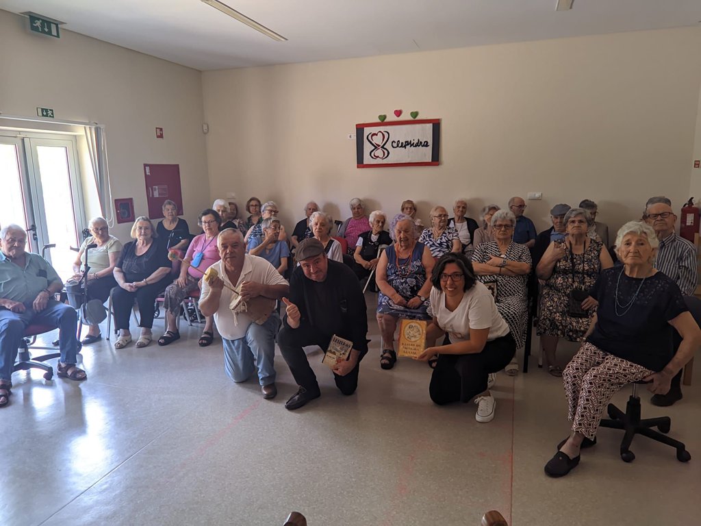 Projeto "Roncas e Poesia" Leva Biblioterapia e Música a Idosos de Elvas