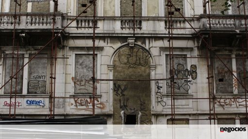 Lentidão e Falta de Financiamento Travam Transferência de Imóveis do Estado para Autarquias